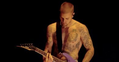 Justin Bieber's Grammy Boxers Might Have Been a Spontaneous Decision