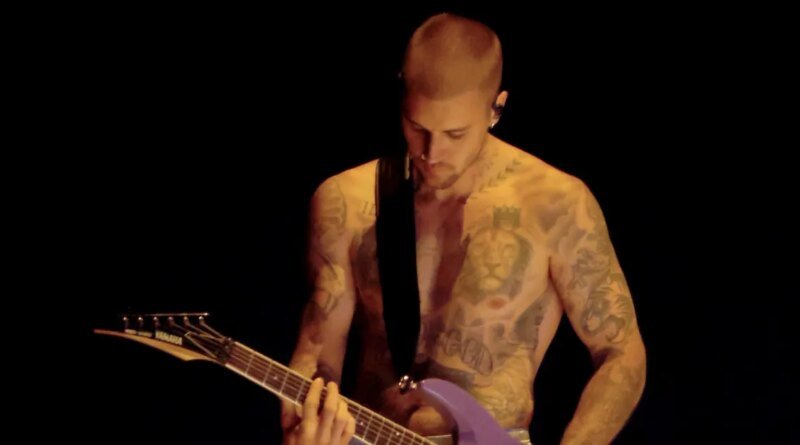 Justin Bieber's Grammy Boxers Might Have Been a Spontaneous Decision