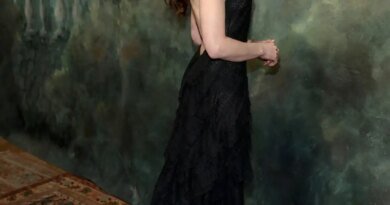 Anne Hathaway Exudes Timeless Beauty in a Semi-Sheer Dress at Ralph Lauren Fashion Show