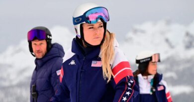 Lindsey Vonn Steps Outside for the First Time in Over a Month