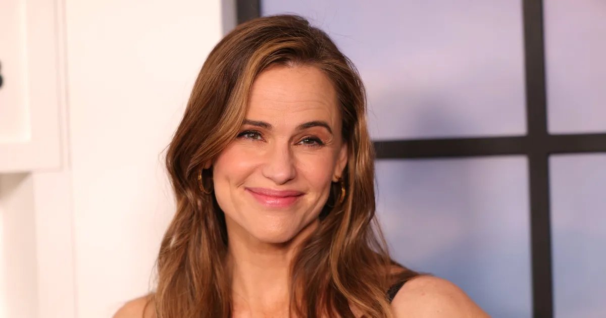 Jennifer Garner’s Favorite Brooks: Stylish Spring Running Shoes