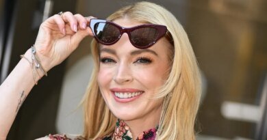 Lindsay Lohan’s Chic Woven Flats, Inspired by Rich Moms, Available for Just $20 on Amazon
