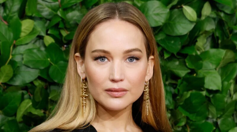 Jennifer Lawrence's Vintage Beatles Tee: A Must-Have for Cool Girls