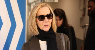 Lisa Kudrow’s Jacket: The Timeless Spring Layer You’ll Love