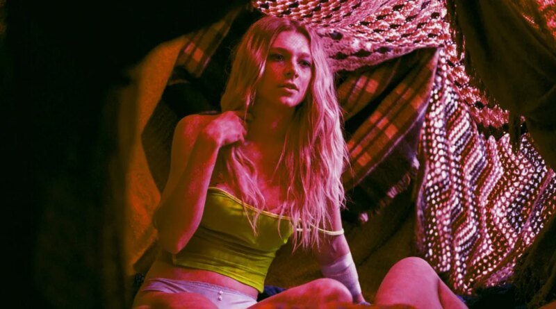 Euphoria's Hunter Schafer Features a Topless Scene, While Lexi Remains a Virgin