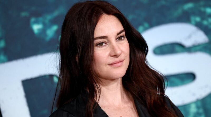 Shailene Woodley Revives the Hottest Shoe Trend of 2014