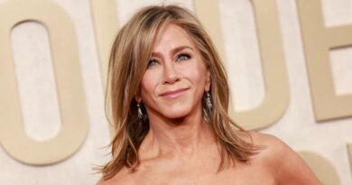 Jennifer Aniston's Stylist Swears by This No-Frizz Shampoo