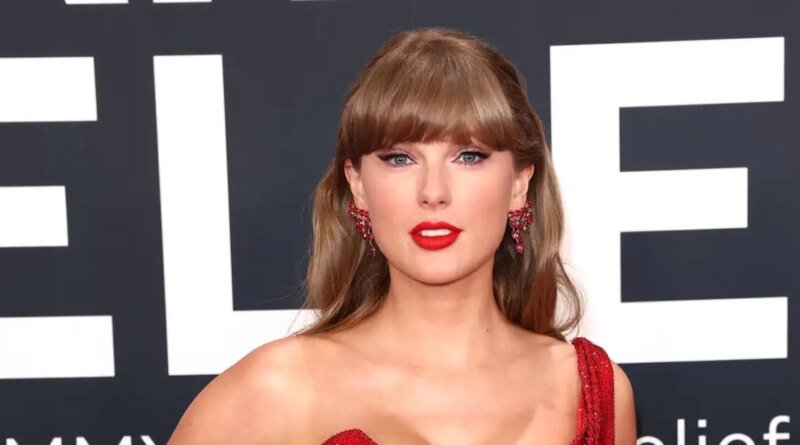 Taylor Swift Rocks Stylish $200 Dress in NYC