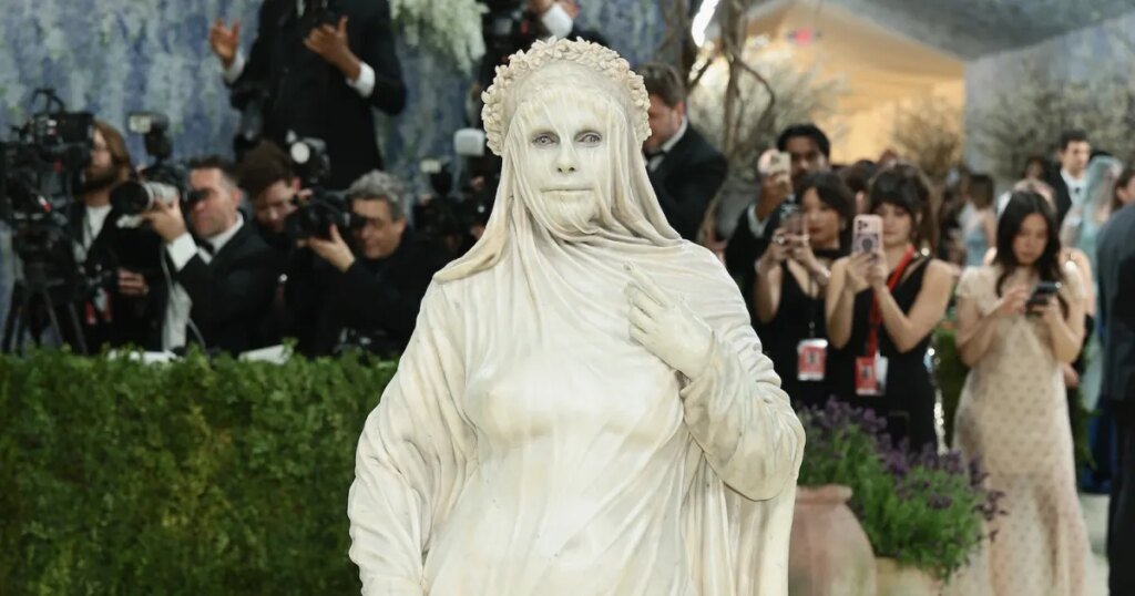 Heidi Klum Reveals Behind-the-Scenes Transformation for Her 2026 Met Gala Look
