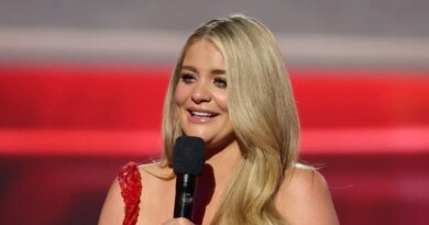 Lauren Alaina Moved to Tears at the 2026 ACM Awards