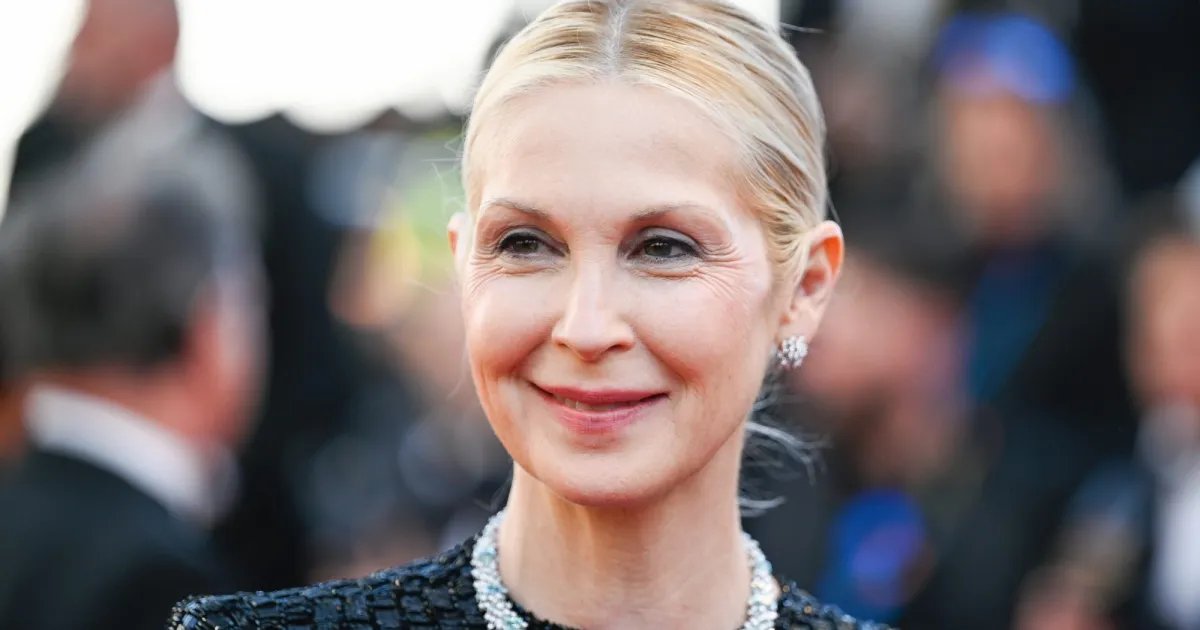 Kelly Rutherford's Midi Dress Exudes NYC's Affluent Mom Aesthetic