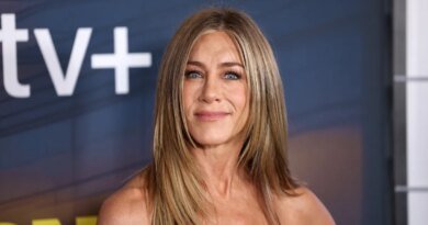 Love Jennifer Aniston’s Stylish Carryall? Get it for Just $29!