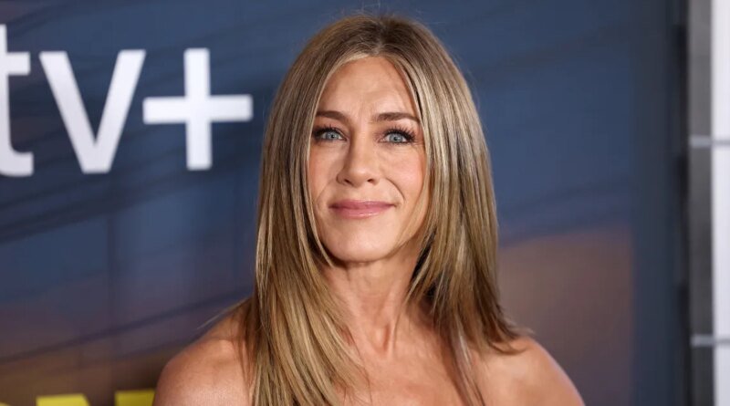 Love Jennifer Aniston’s Stylish Carryall? Get it for Just $29!