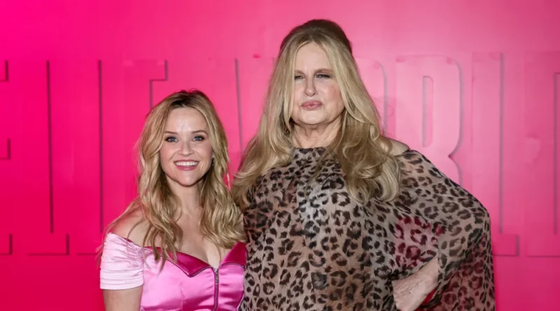 Reese Witherspoon Reunites with Cast of Legally Blonde