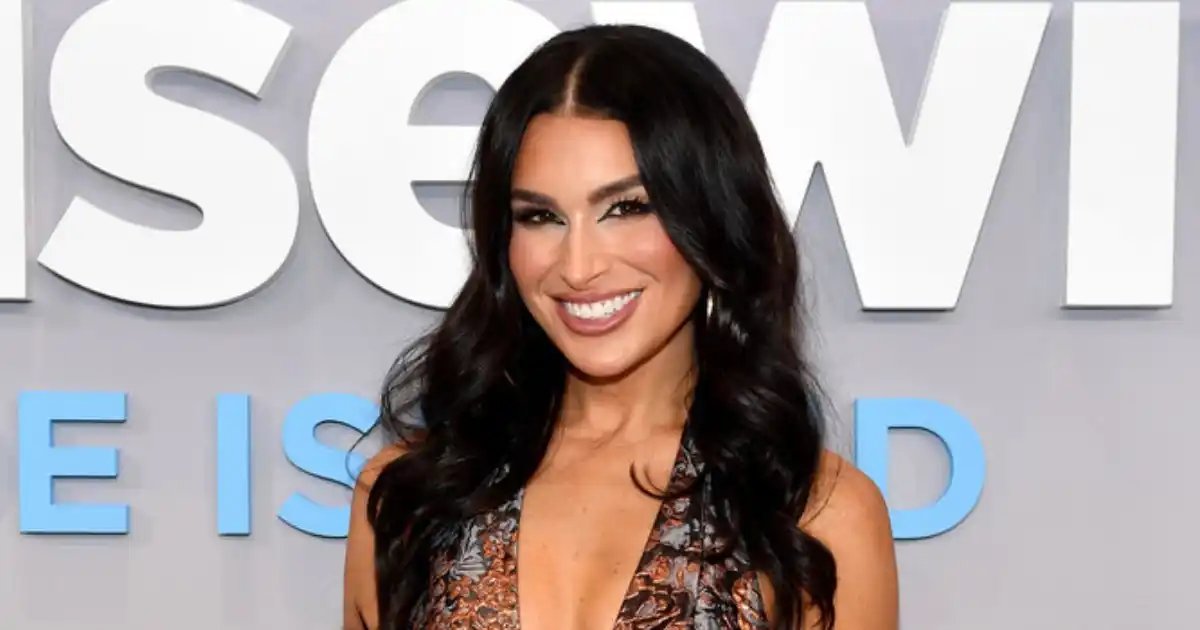 Ashley Iaconetti Hints at Upcoming Real Housewives of Rhode Island Reunion
