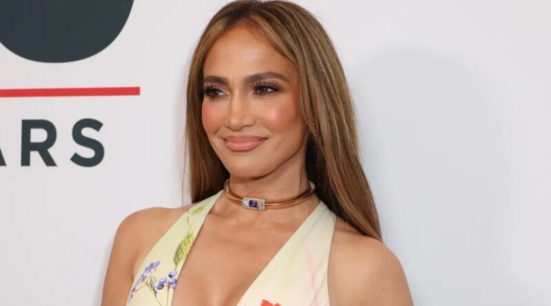 Jennifer Lopez's Gingham Dress Remains Timeless