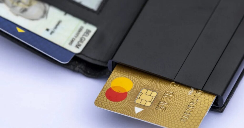 Navigating Finances as a Couple: 5 Essential Money Conversations for Moving In Together
