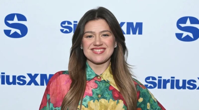 Kelly Clarkson Reveals Shocking Bathroom Story