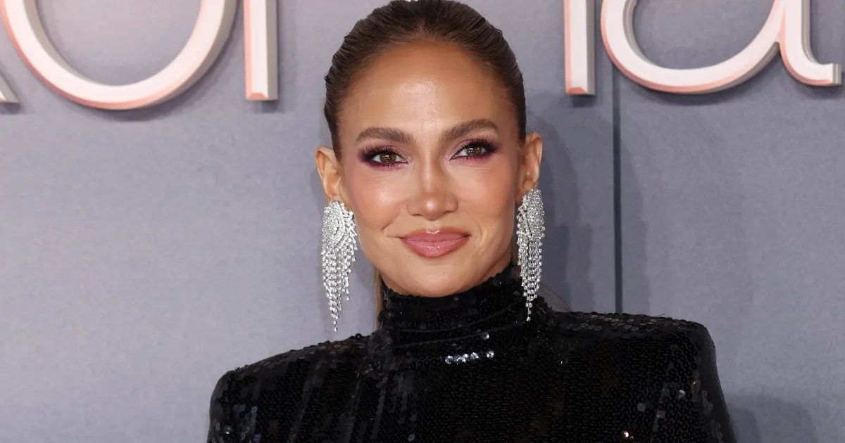 Jennifer Lopez's Bermuda Shorts Look: The Ultimate Lazy-Girl Essential