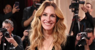 Julia Roberts’ Striped Pants: A Timeless Casual Essential