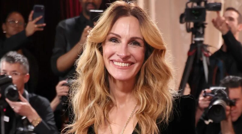 Julia Roberts’ Striped Pants: A Timeless Casual Essential