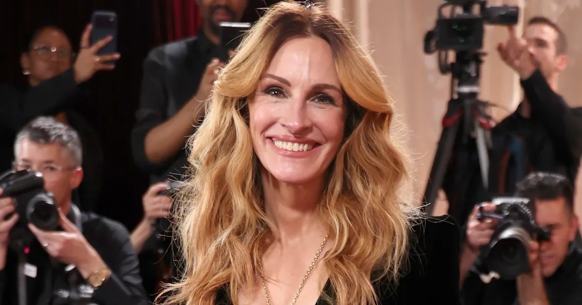 Julia Roberts’ Striped Pants: A Timeless Casual Essential