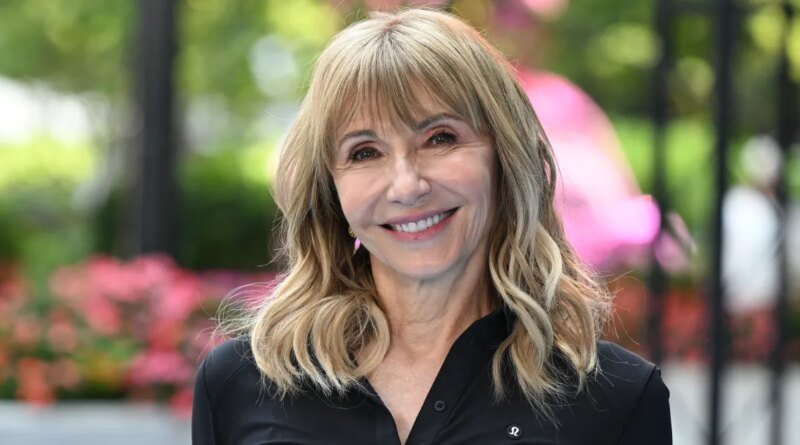 Mary Steenburgen's Summer Pants: A Flattering Fashion Choice for Women Over 50