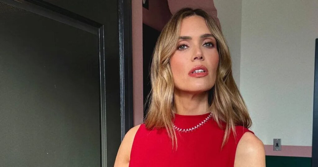 Achieve Mandy Moore's 'Aperitivo Waves' Using a $41 Blow-Dry Foam