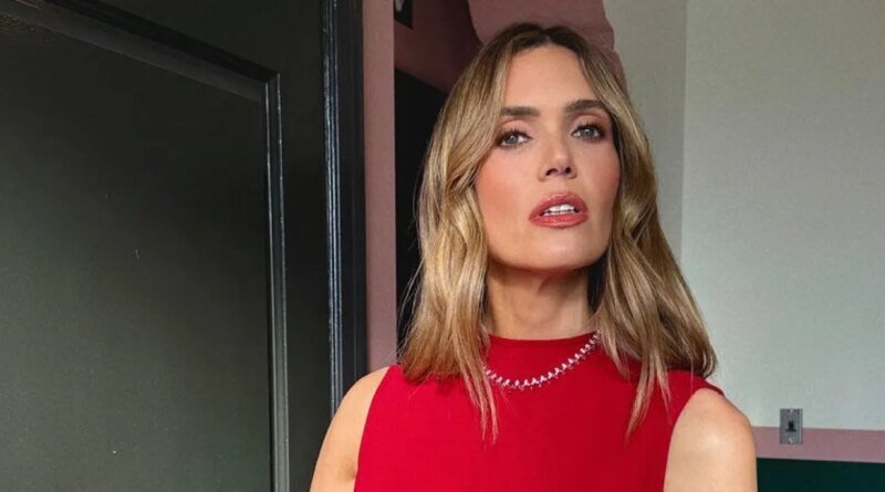 Achieve Mandy Moore's 'Aperitivo Waves' Using a $41 Blow-Dry Foam