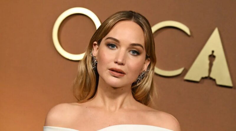 Score Jennifer Lawrence's Airport Tote Style for Just $36!