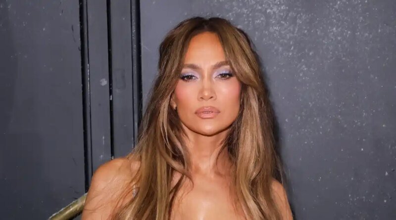 Jennifer Lopez Shows Off Sculpted Abs in Bra and Underwear