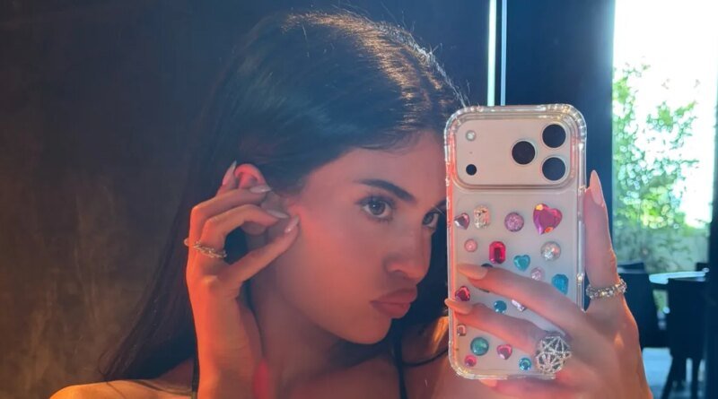 How Kylie Jenner Coping with Her 'Severe' Breakouts