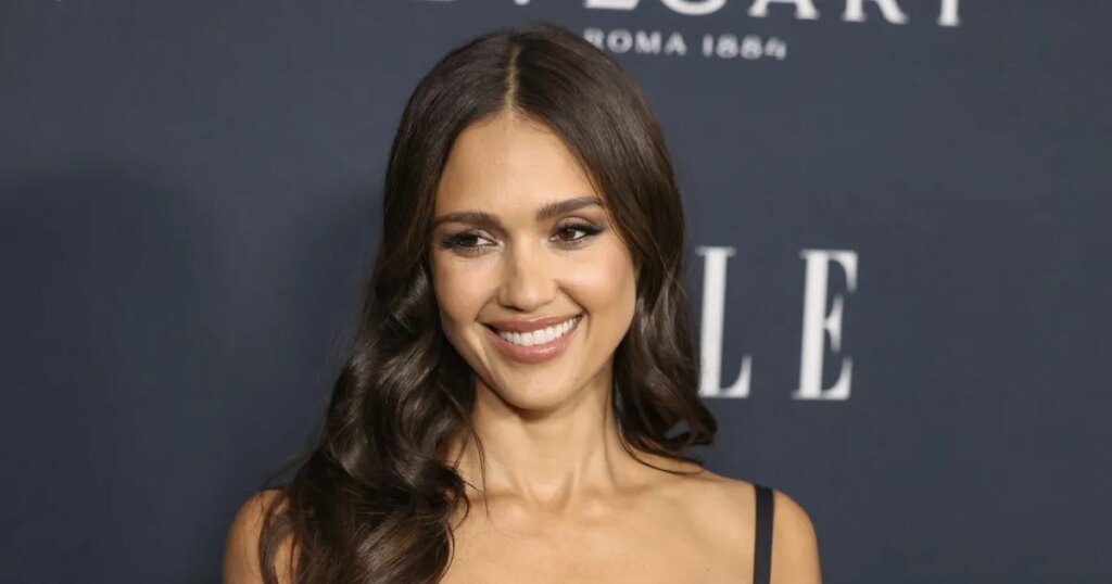 Jessica Alba’s Mini Quilted Bag: The Epitome of L.A. Cool for Just $18