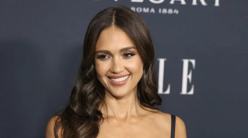 Jessica Alba’s Mini Quilted Bag: The Epitome of L.A. Cool for Just $18