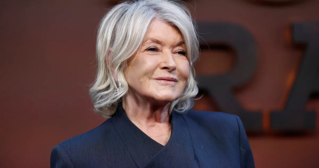 Martha Stewart's Breezy Dress: A Flattering Choice for Women Over 50