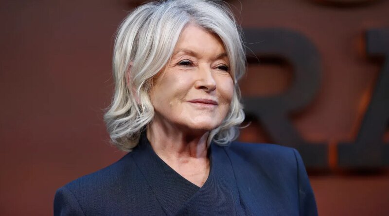 Martha Stewart's Breezy Dress: A Flattering Choice for Women Over 50