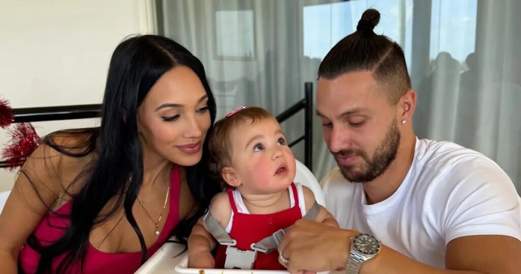 OnlyFans Star Scarlet Vas Expecting Second Child with Stepbrother