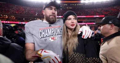 Travis Kelce Commends Taylor Swift's 'Effortless' Fashion Choices