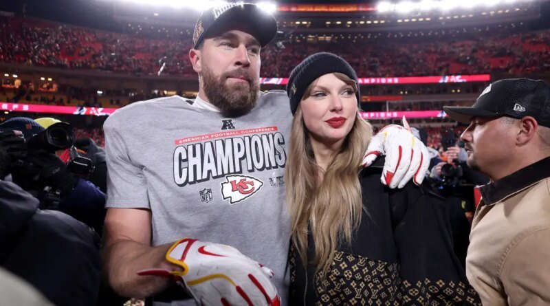 Travis Kelce Commends Taylor Swift's 'Effortless' Fashion Choices