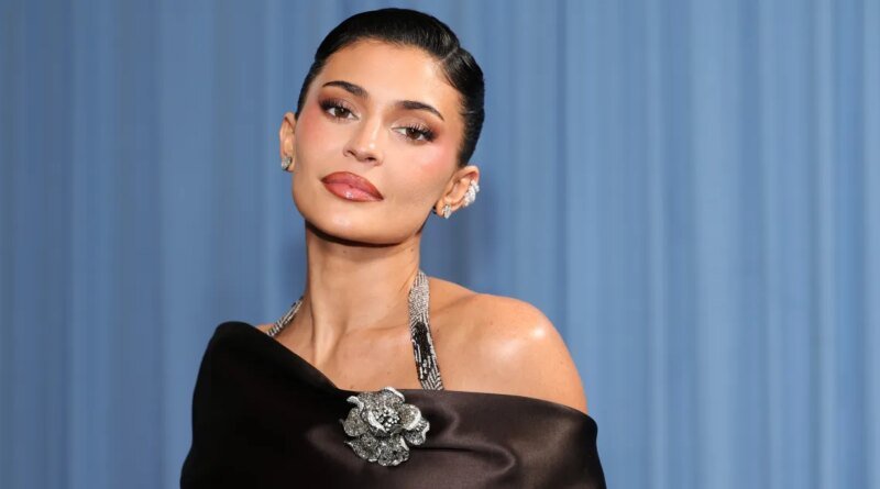 Kylie Jenner's Go-To Setting Powder: A Timeless Makeup Essential