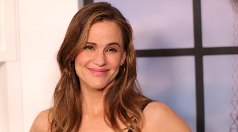 Step Aside, Jeans! Jennifer Garner Is Making Overalls the Fall Essential