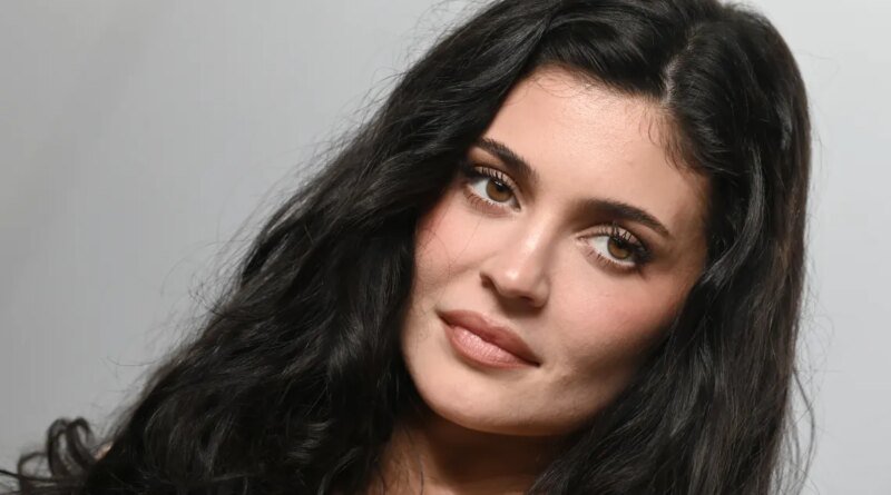 Kylie Jenner's Fluffy Brow Secret Begins with This $7 Gel