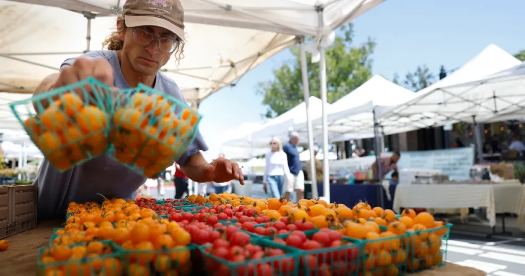 How Farmers Market Vendors Offer Their Loyal Customers Exclusive Selections