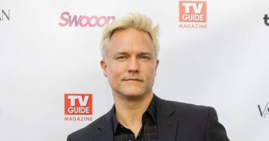 Scott Porter of Ginny & Georgia Stands Up for His Blonde Hair