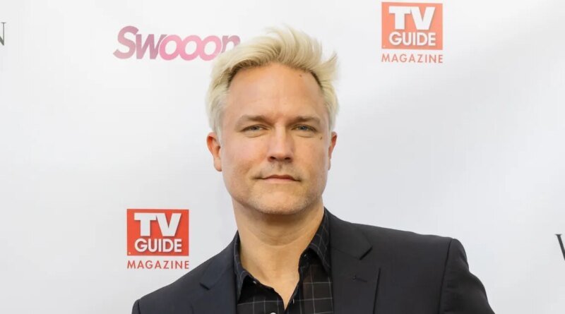Scott Porter of Ginny & Georgia Stands Up for His Blonde Hair