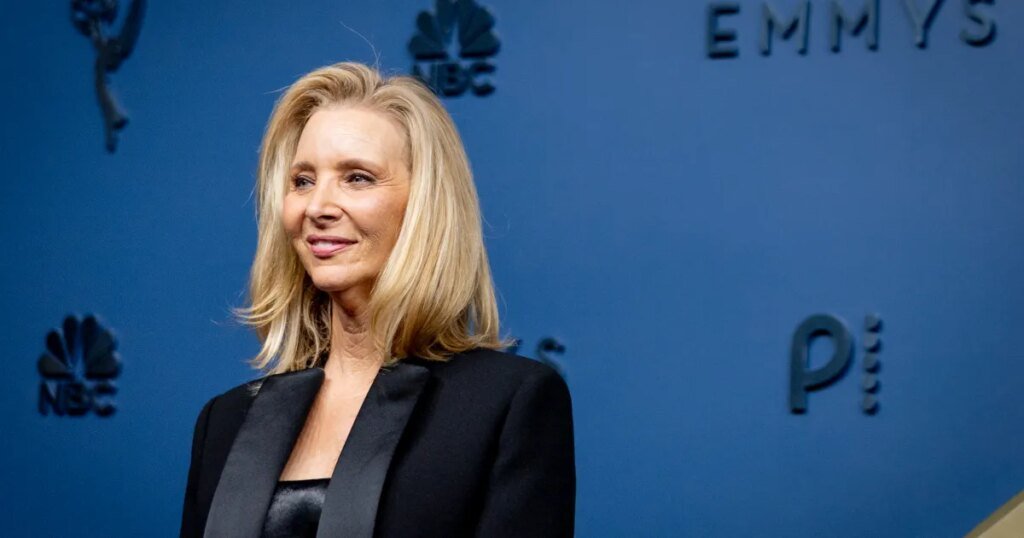 The $28 Concealer Lisa Kudrow Wore on the Red Carpet That Stays Flawless