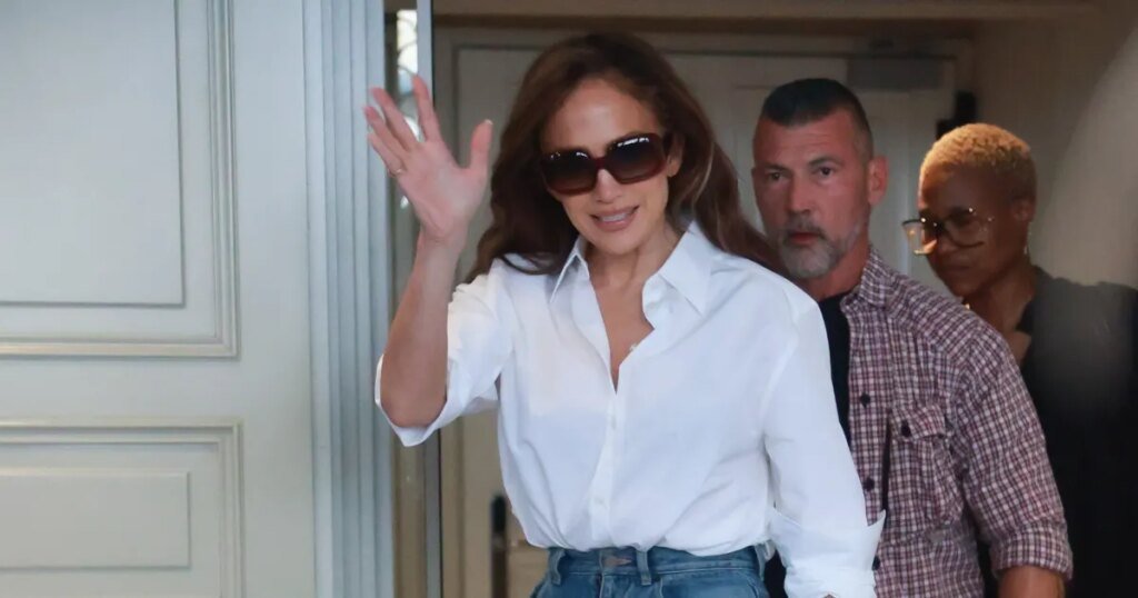 Jennifer Lopez's Luxe Mom Jeans Flaunt an Hourglass Figure
