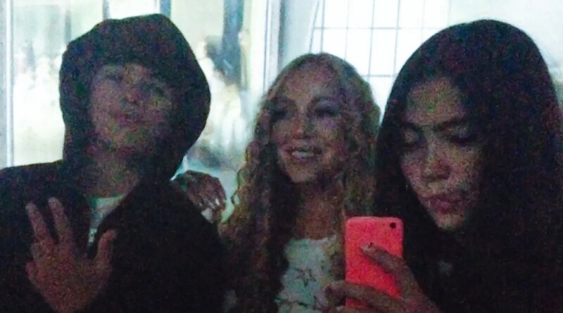 Mariah Carey's Children Are Almost as Tall as She Is in Rare Snapshot