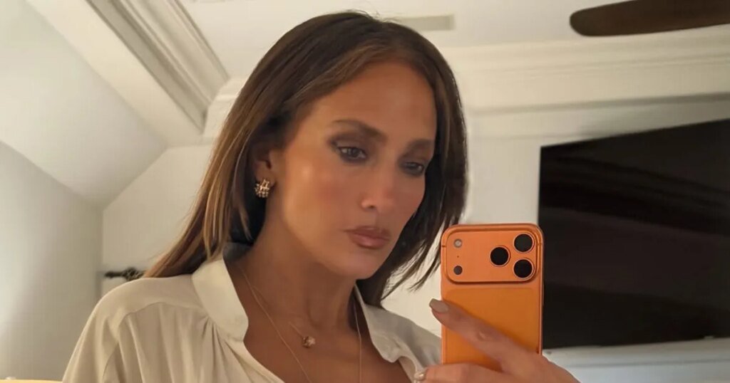 Jennifer Lopez Dazzles in Jumpsuit, Flaunts Cleavage Braless