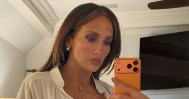 Jennifer Lopez Dazzles in Jumpsuit, Flaunts Cleavage Braless